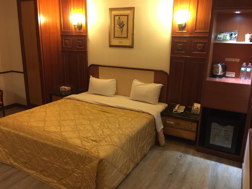 Changsing Business Motel Tainan Extérieur photo