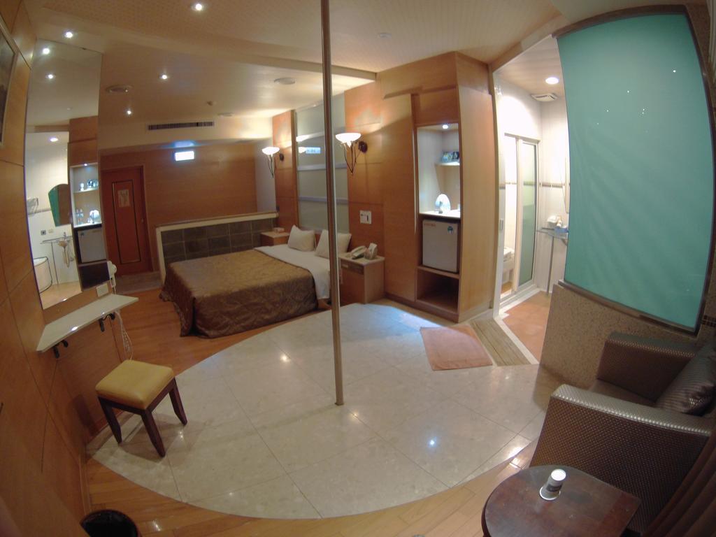 Changsing Business Motel Tainan Extérieur photo