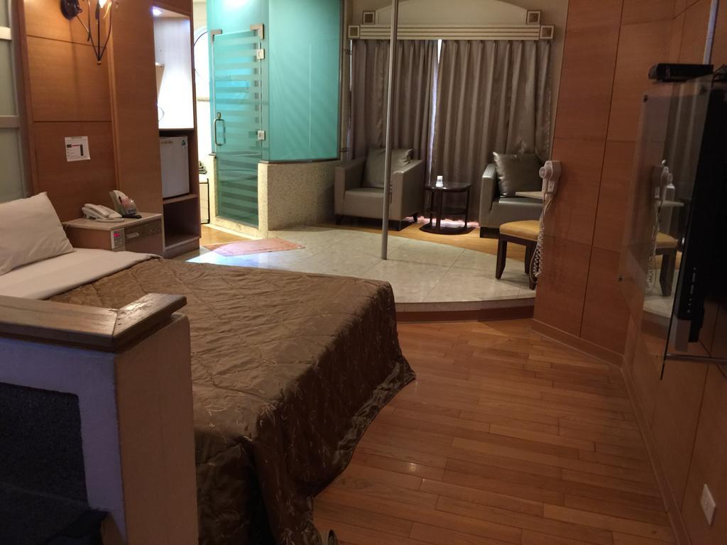 Changsing Business Motel Tainan Extérieur photo