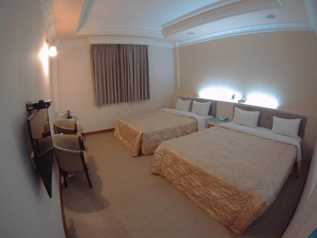 Changsing Business Motel Tainan Extérieur photo