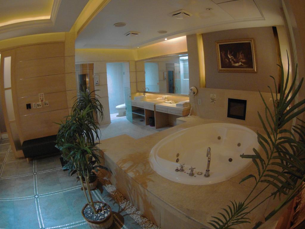 Changsing Business Motel Tainan Extérieur photo