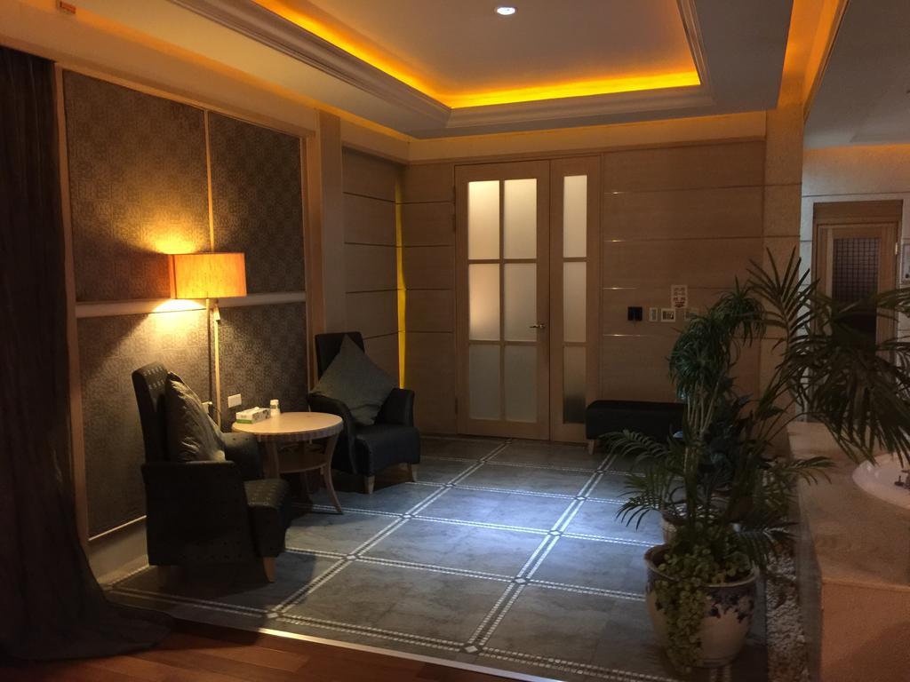 Changsing Business Motel Tainan Extérieur photo