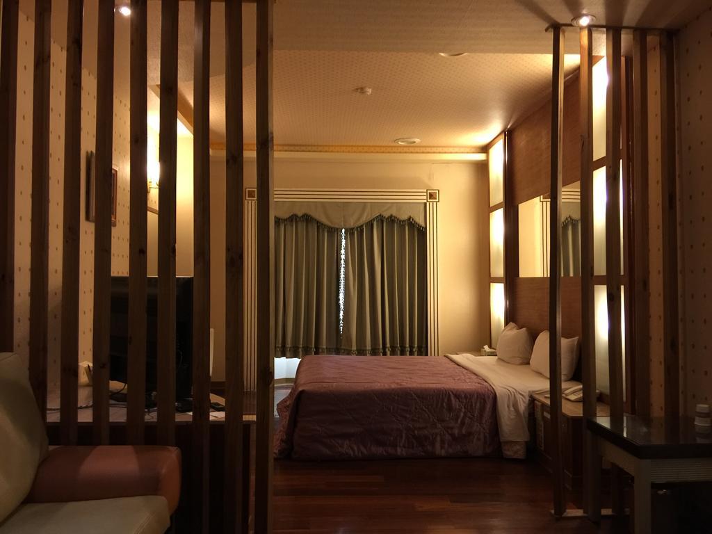 Changsing Business Motel Tainan Extérieur photo