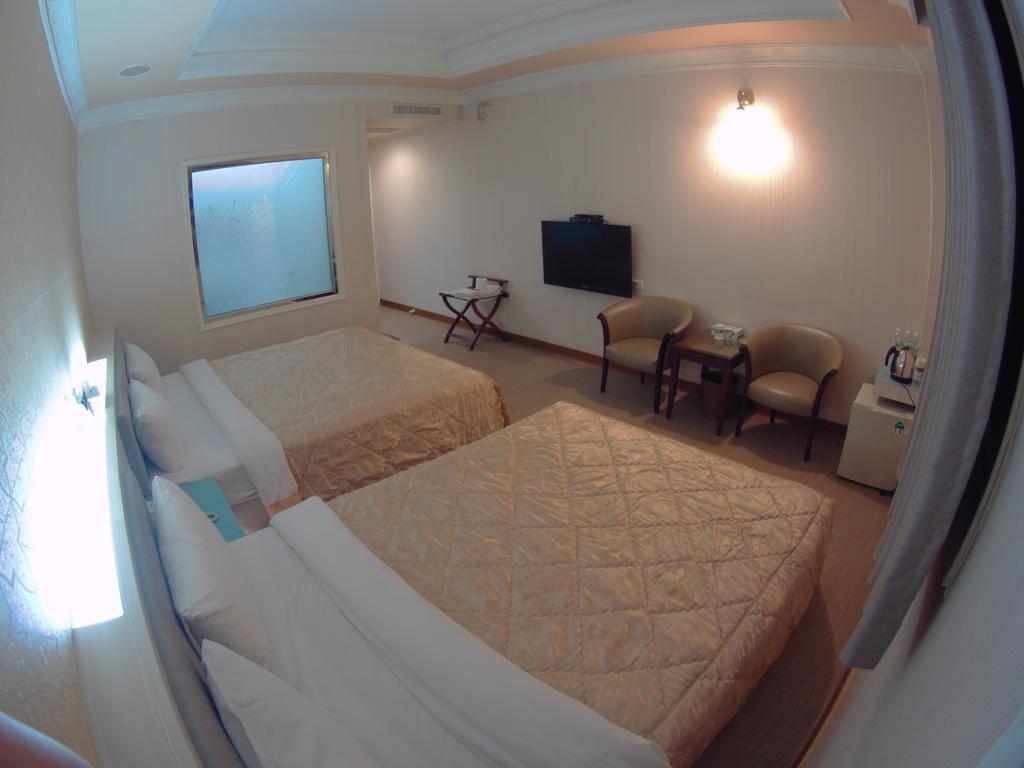 Changsing Business Motel Tainan Extérieur photo